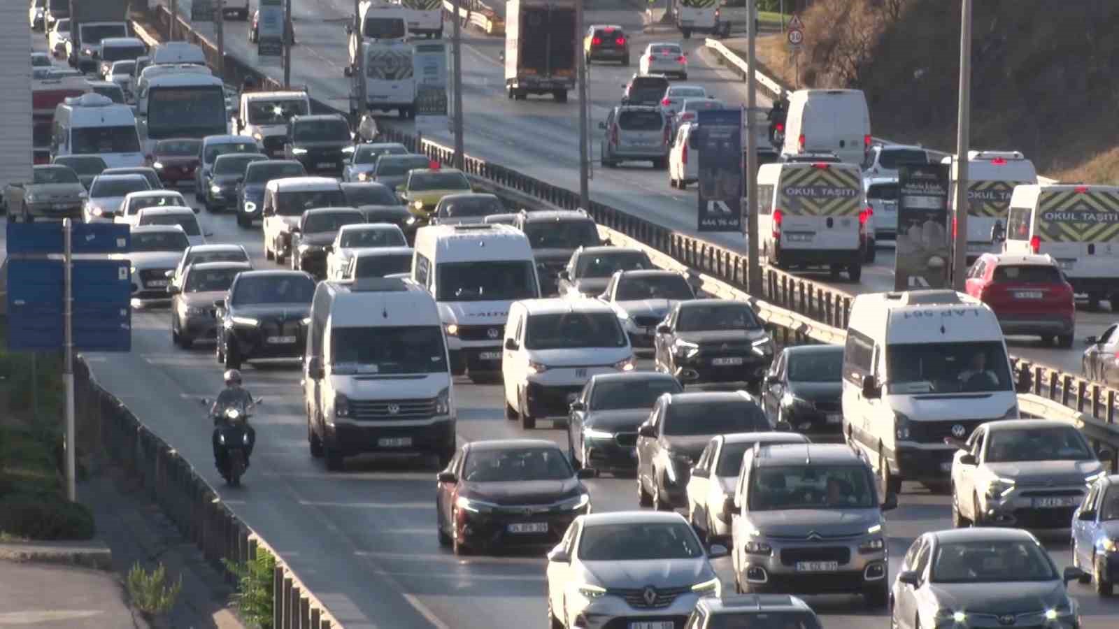 İstanbul’da iş çıkışında trafik yoğunluğu yüzde 72’ye ulaştı 