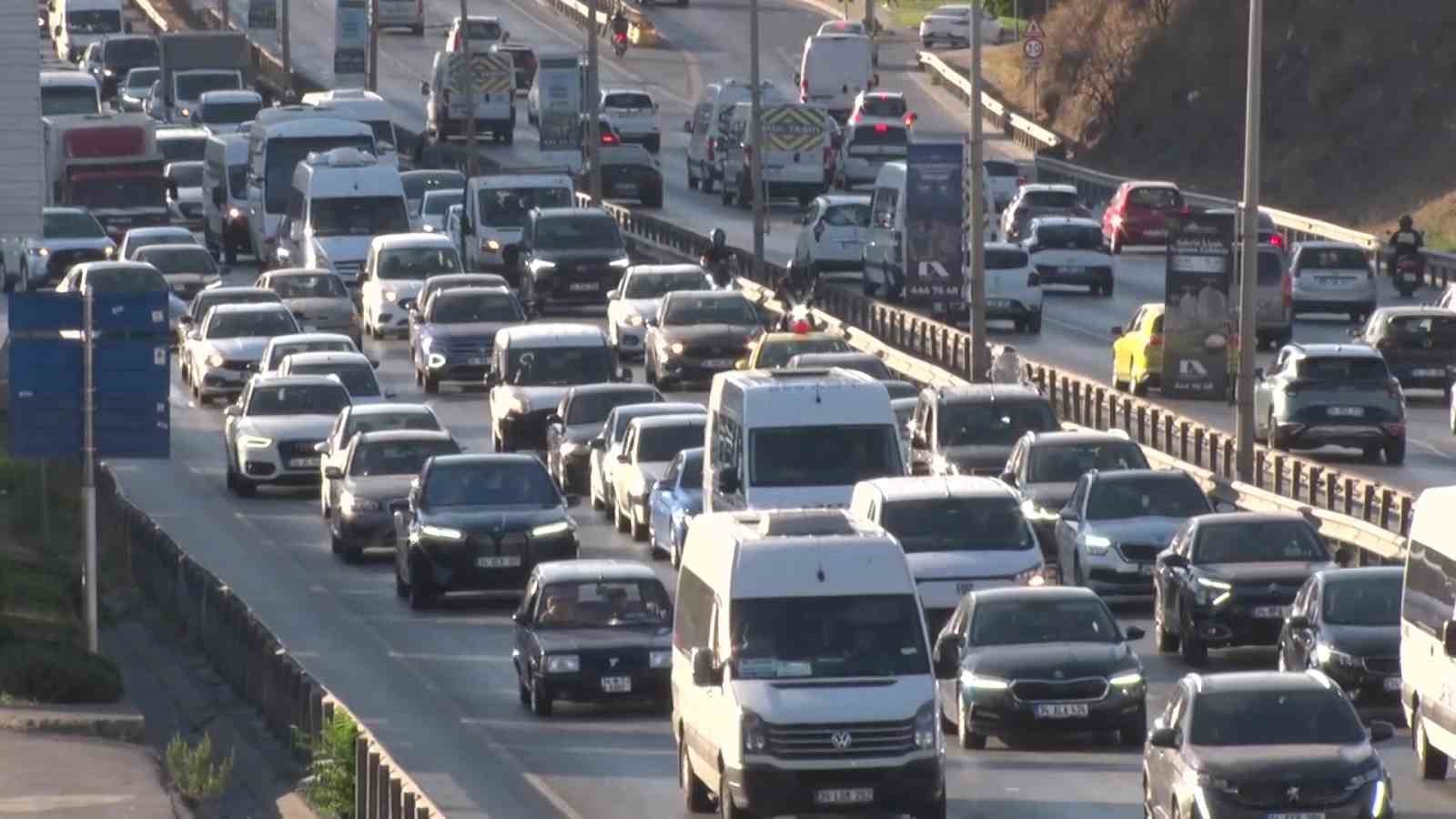 İstanbul’da iş çıkışında trafik yoğunluğu yüzde 72’ye ulaştı 