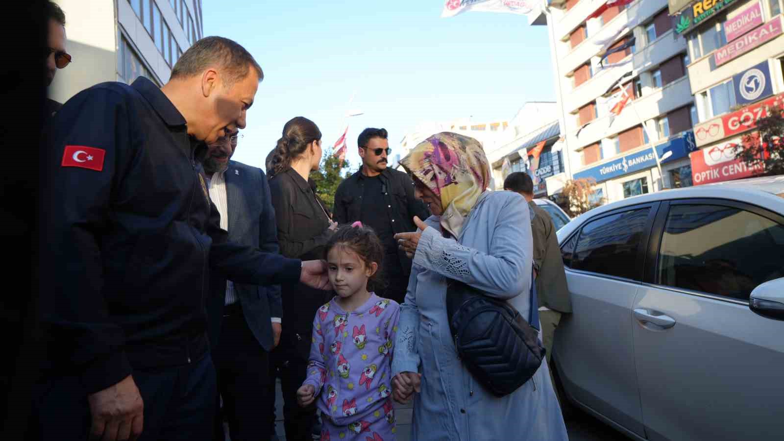 Bakan Yerlikaya Erzurum’da esnafı ziyaret etti 