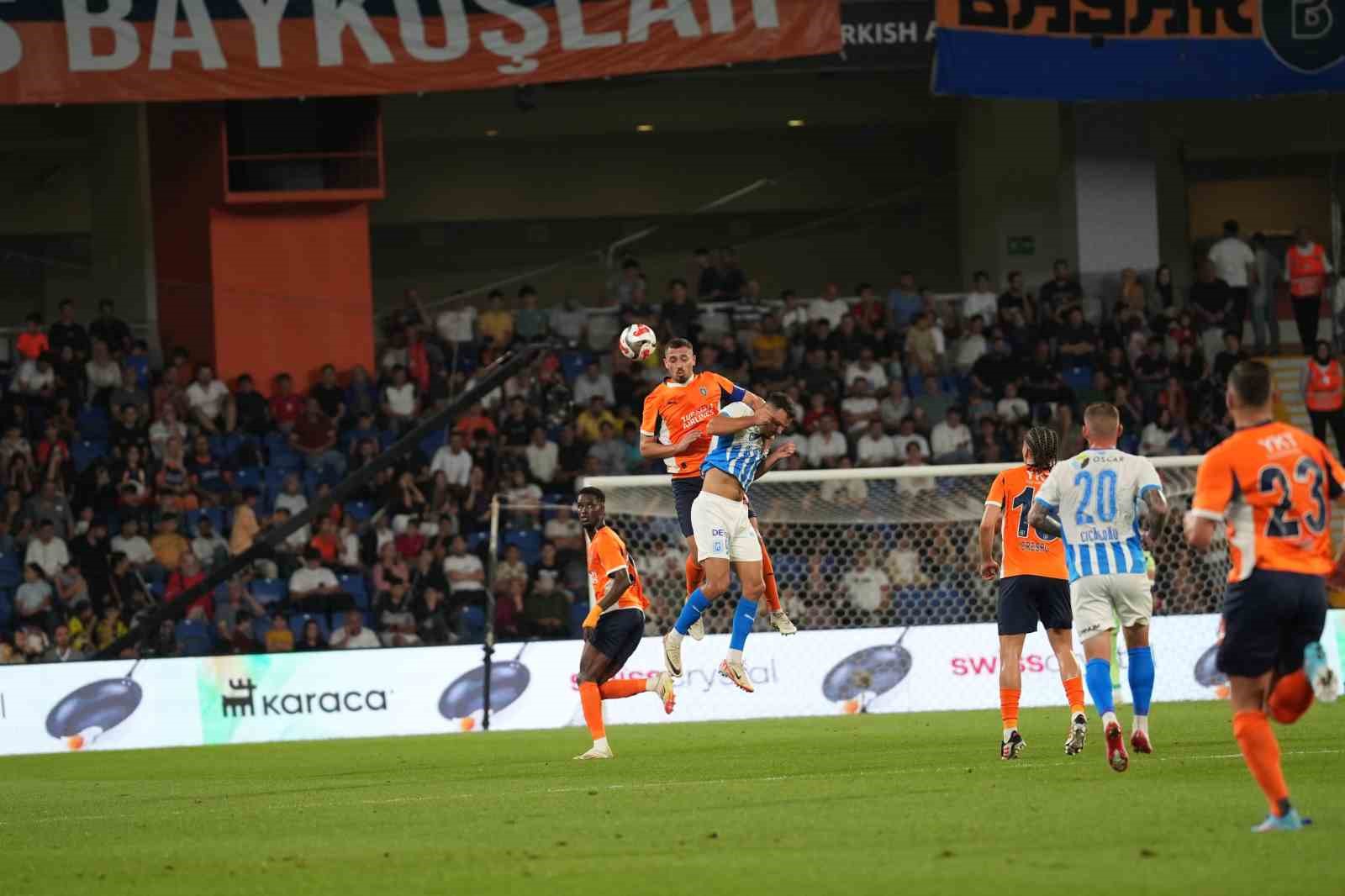 UEFA Konferans Ligi: Başakşehir: 0 - Universitatea Craiova: 1 (İlk yarı) 