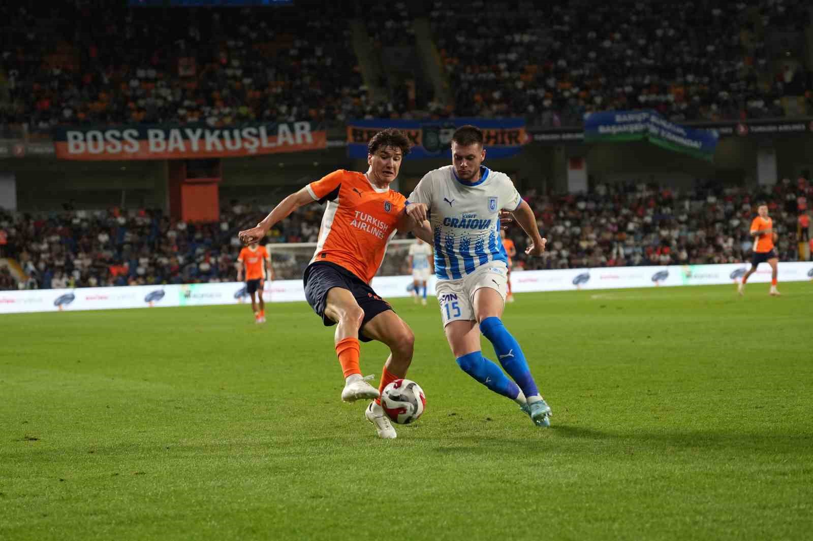 UEFA Konferans Ligi: Başakşehir: 0 - Universitatea Craiova: 1 (İlk yarı) 