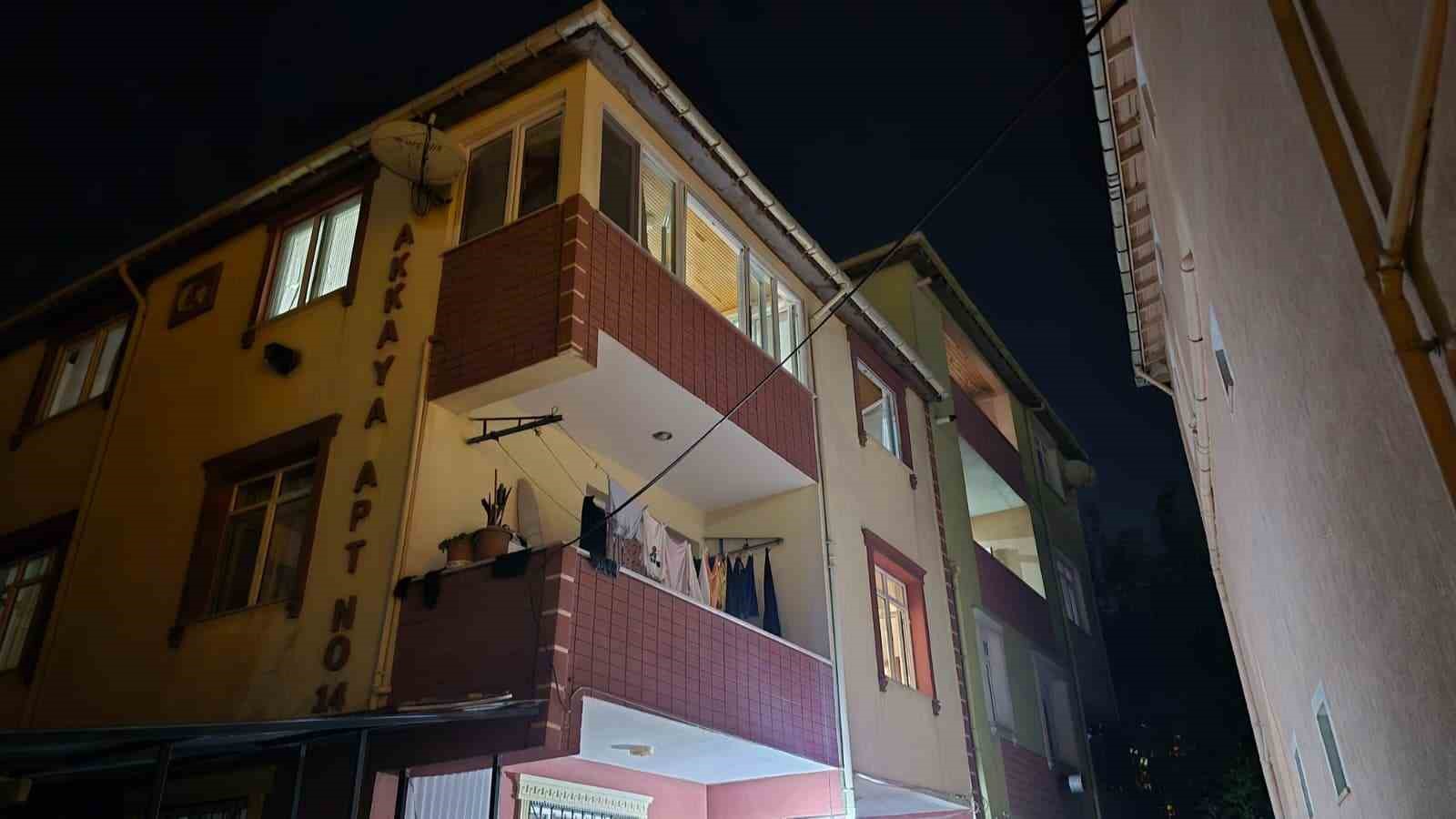 Büyükçekmece’de duvarlarından sesler gelen 2 bina boşaltıldı