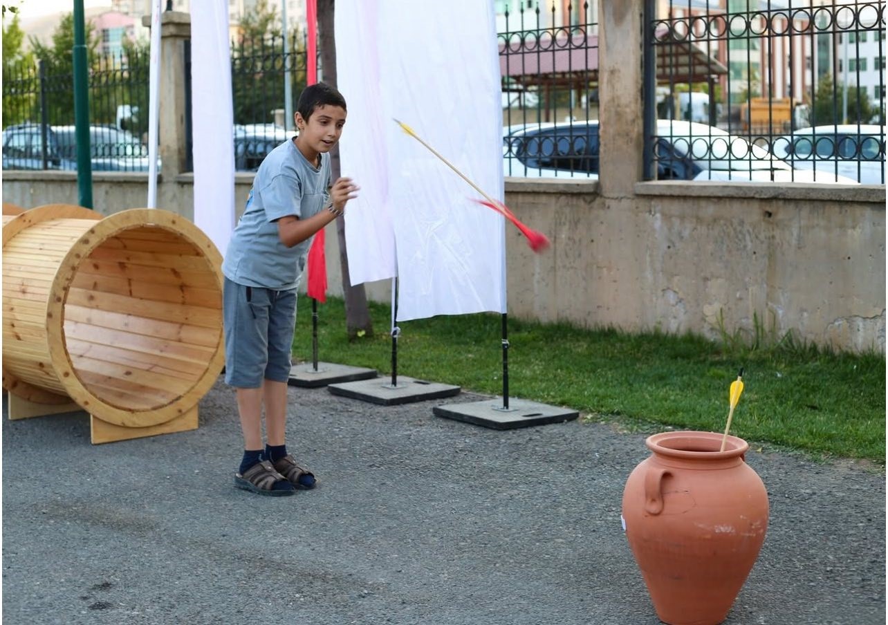 Geleneksel Oyunlar Tırı Muş’ta çocuklarla buluştu 
