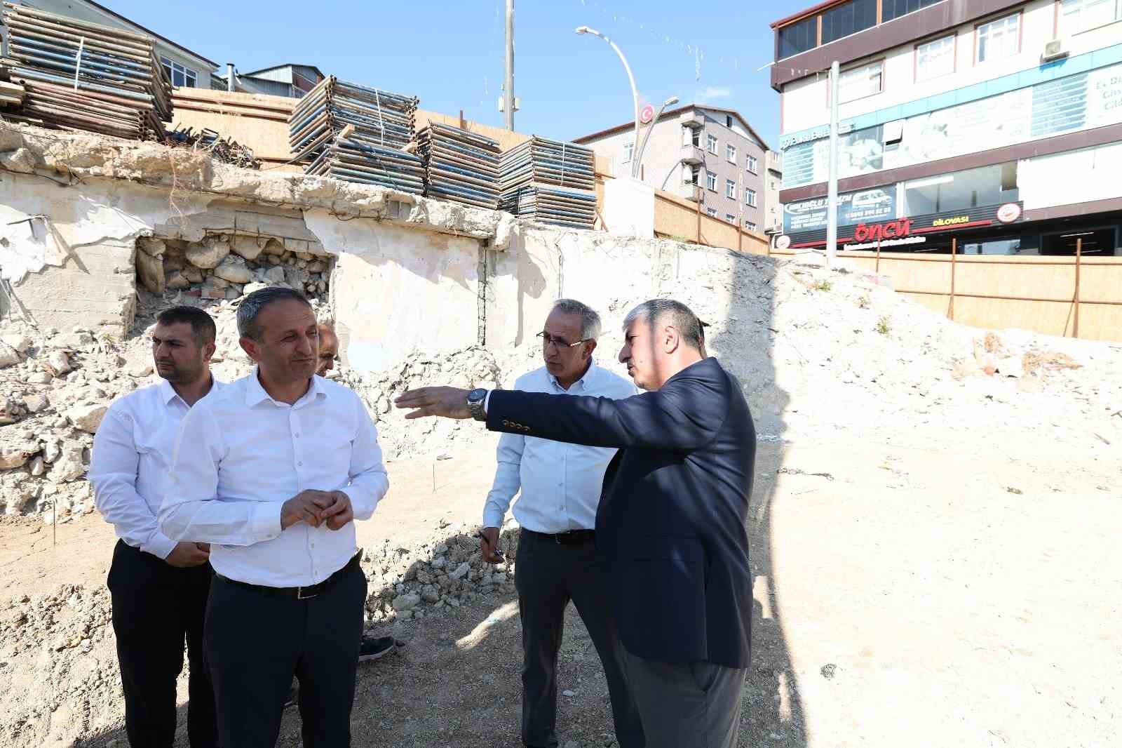 Dilovası Kent Meydanı’nda çalışmalar sürüyor 