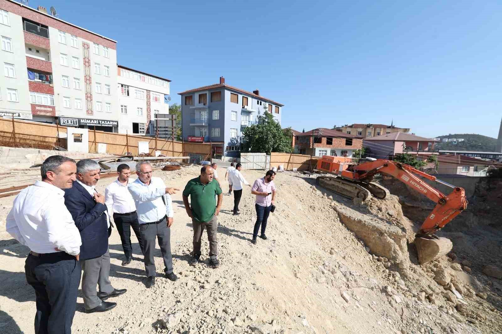 Dilovası Kent Meydanı’nda çalışmalar sürüyor 