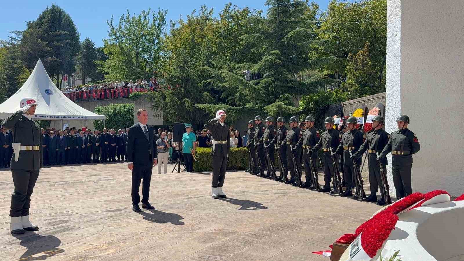 Celal Bayar kabri başında anıldı 
