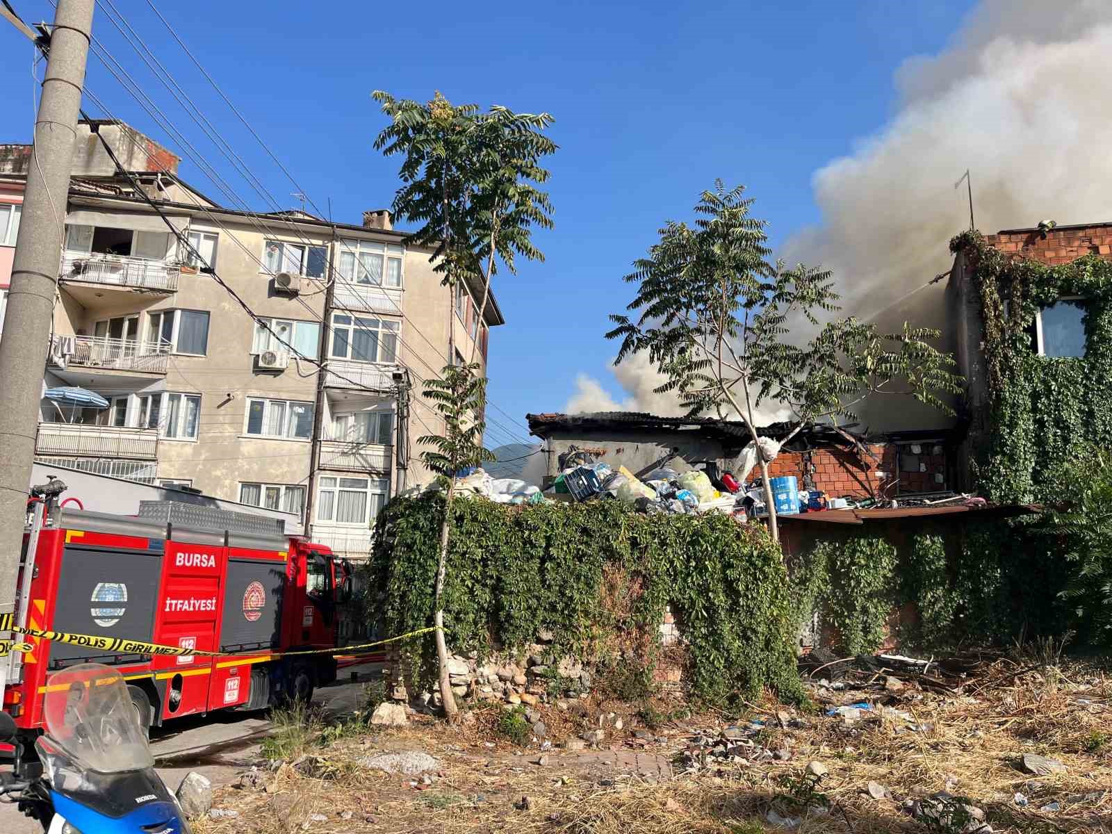 Bursa’da müstakil ev küle döndü, dumanlar kentin birçok noktasından görüldü 