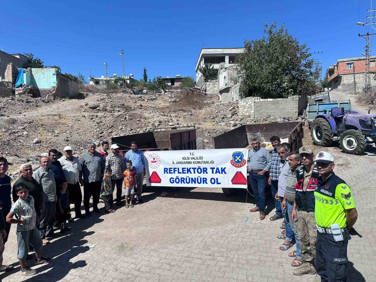Kilis’te Jandarma tarafından çiftçilere traktör güvenliği eğitimi 