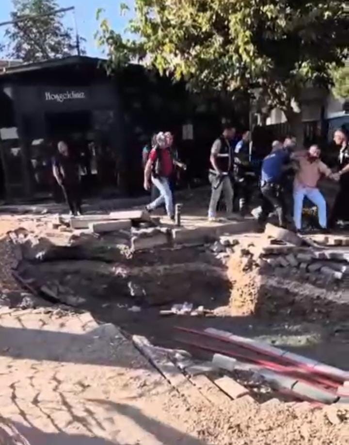 Bursa’da kafeterya yıkımında ortalık karıştı. Bir polis yaralı 