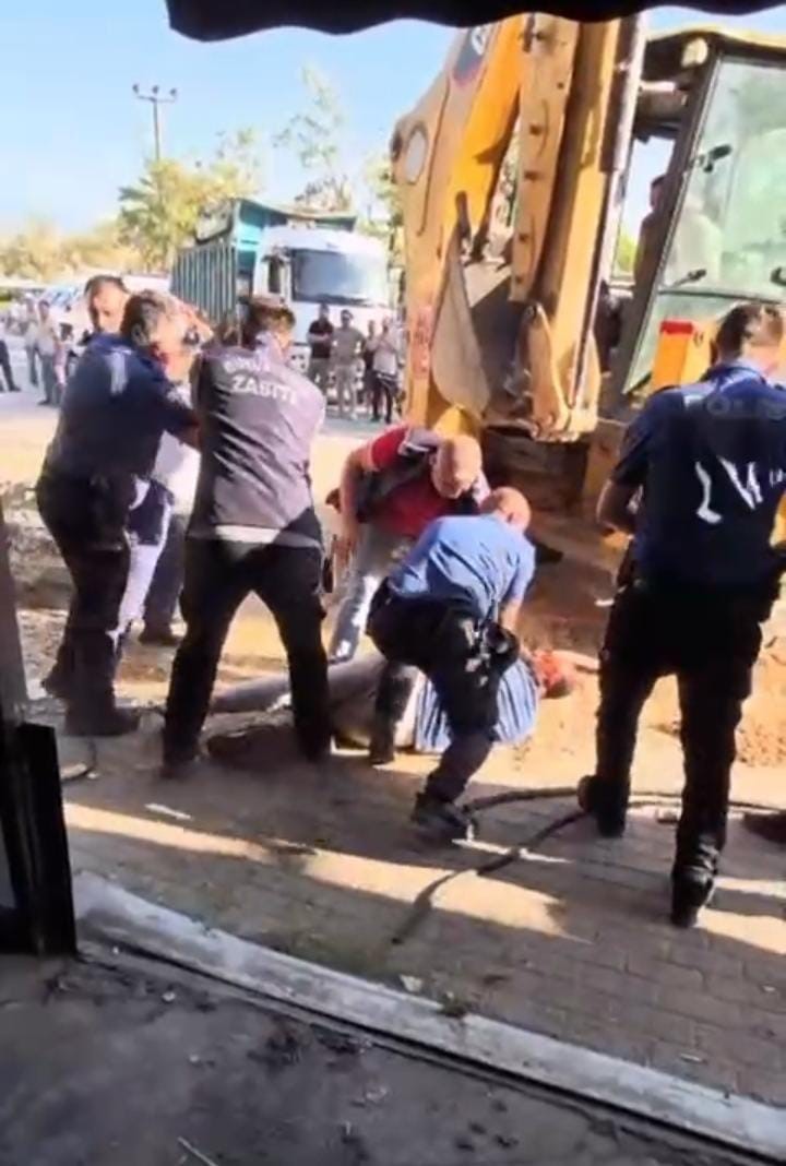 Bursa’da kafeterya yıkımında ortalık karıştı. Bir polis yaralı 