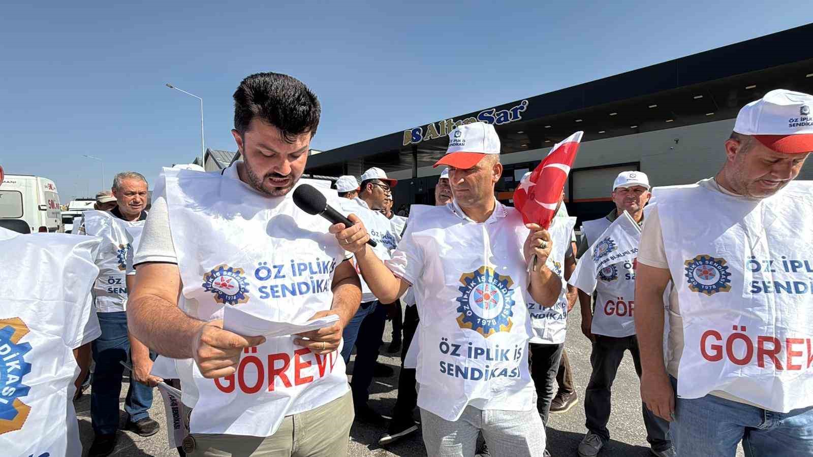 Öz İplik İş Sendikası’ndan işten çıkarmalar nedeniyle Altınsar Tekstil’de eylem 