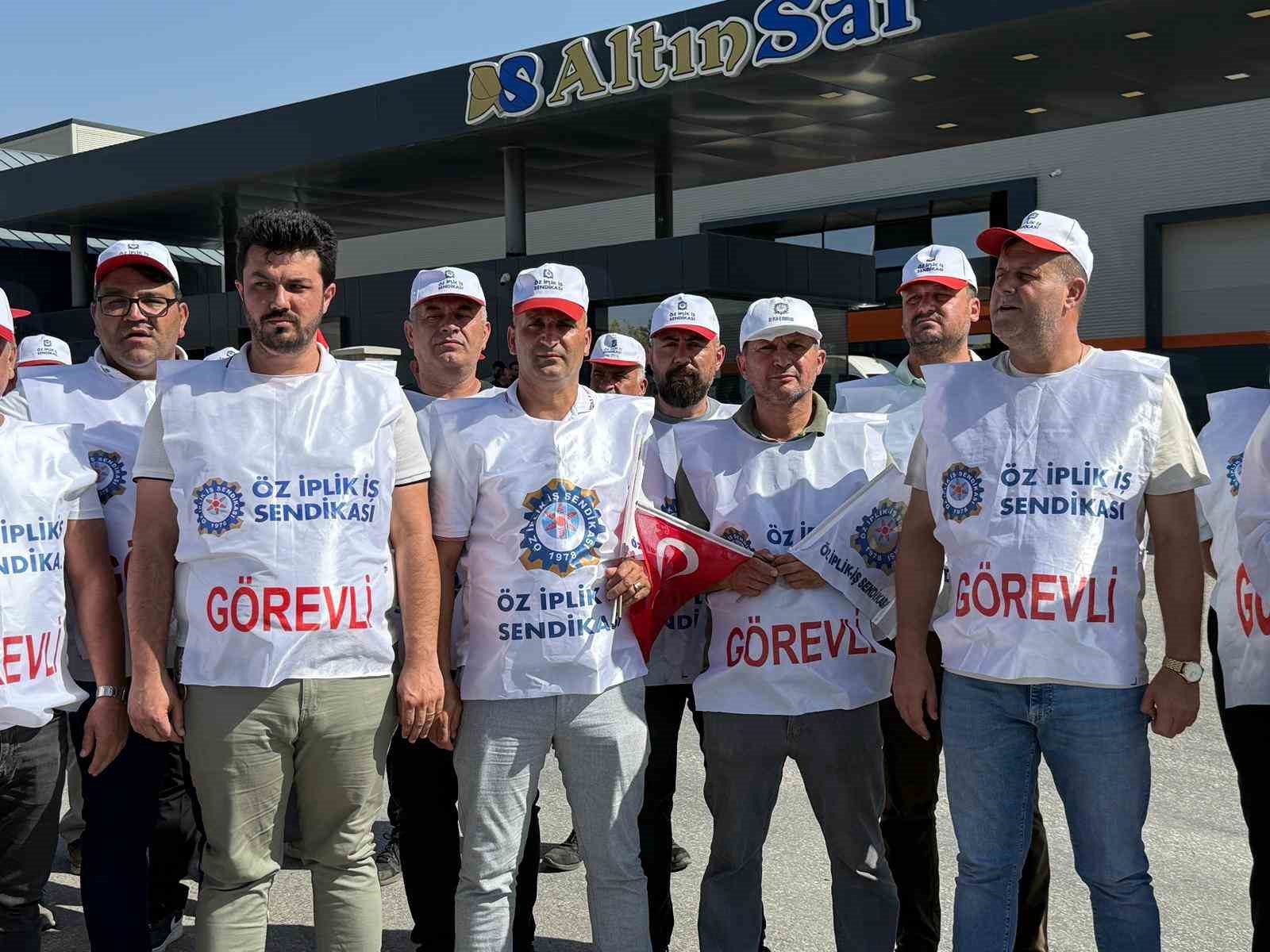 Öz İplik İş Sendikası’ndan işten çıkarmalar nedeniyle Altınsar Tekstil’de eylem 