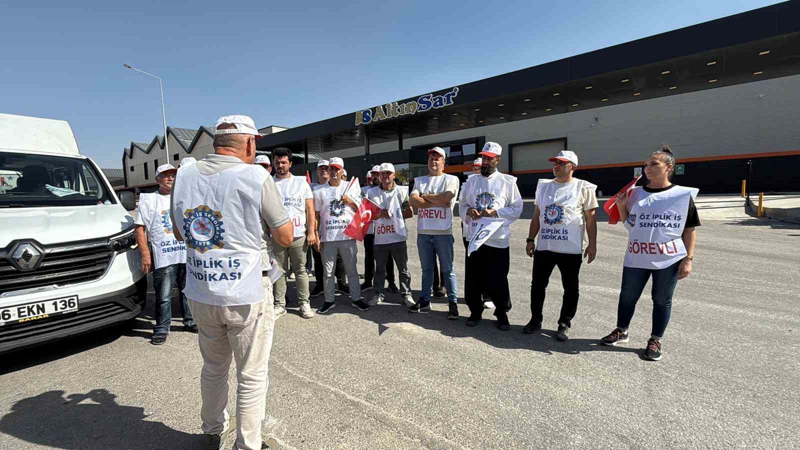 Öz İplik İş Sendikası’ndan işten çıkarmalar nedeniyle Altınsar Tekstil’de eylem 