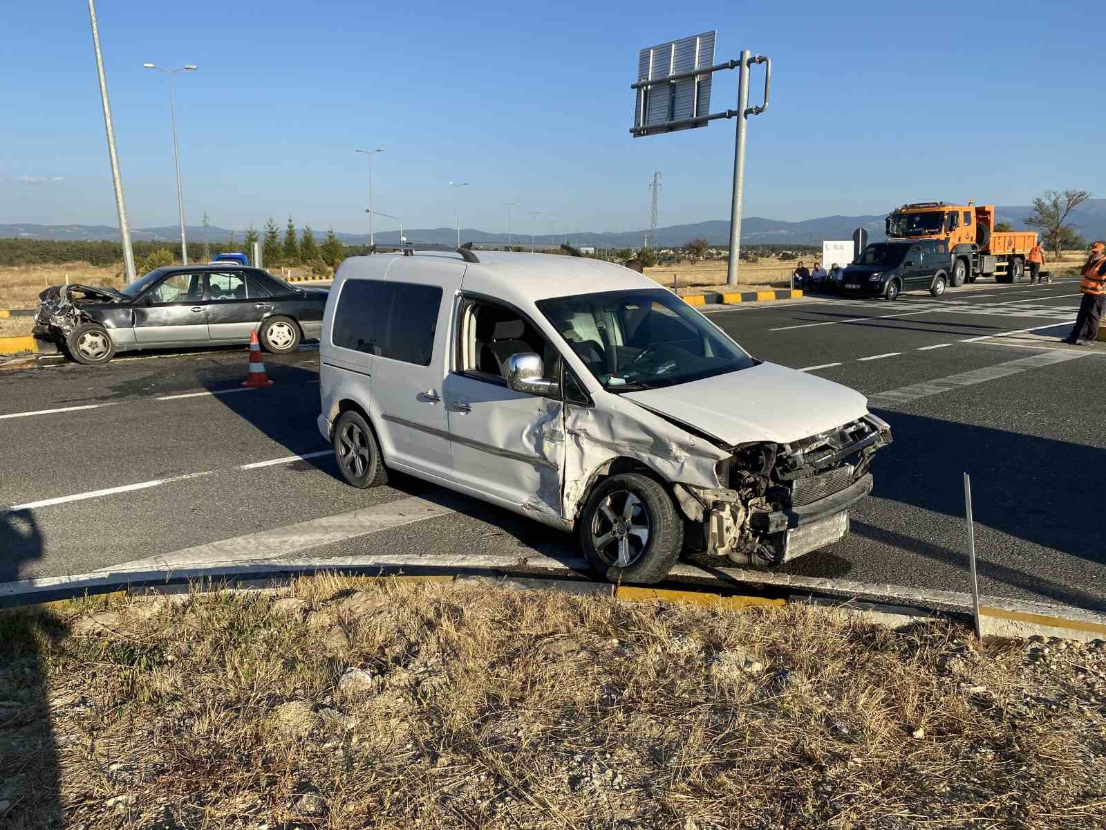 Kastamonu’da hafif ticari araç ile otomobil çarpıştı: 2 yaralı 
