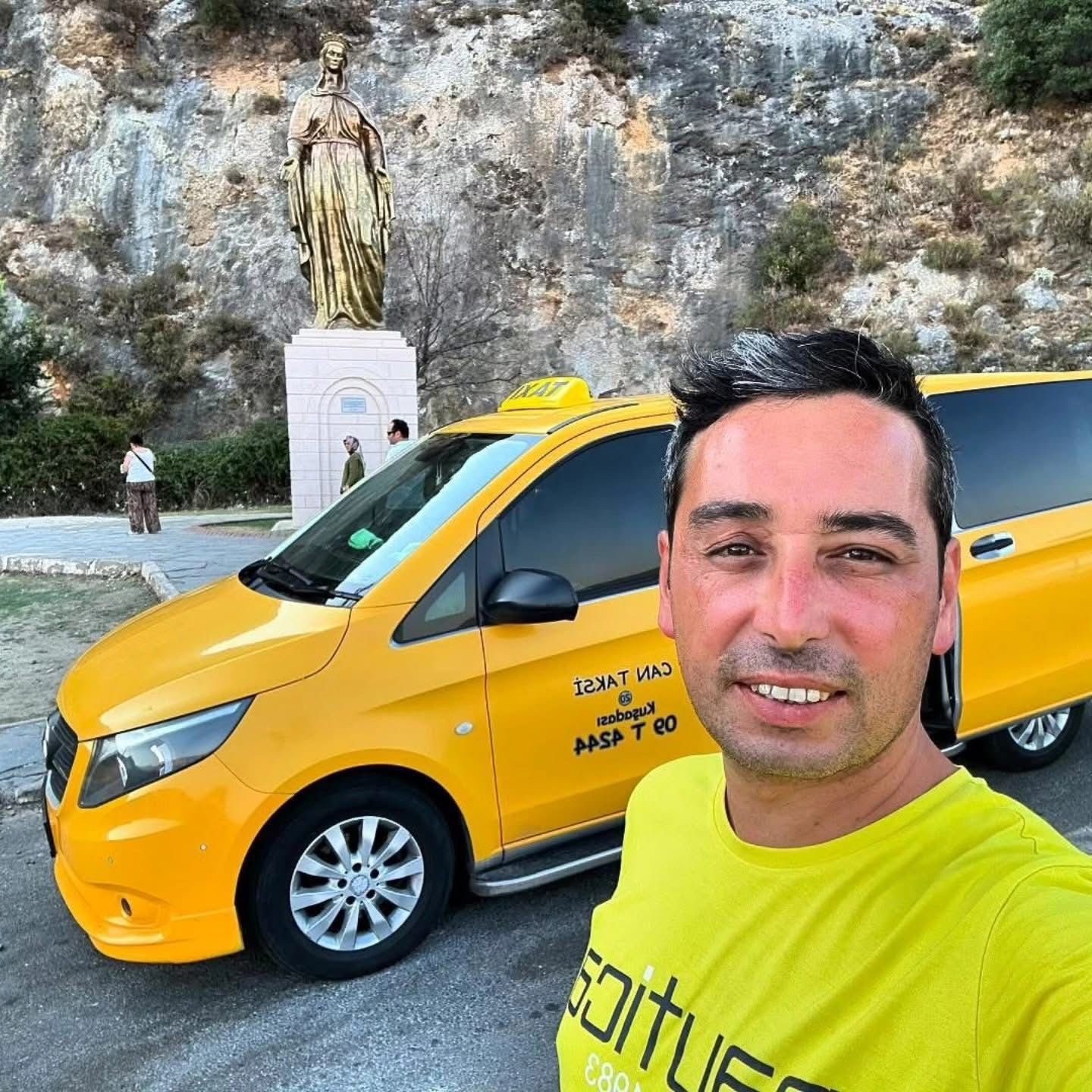 Bıçaklı saldırıda hayatını kaybeden taksi şoförü toprağa verildi 