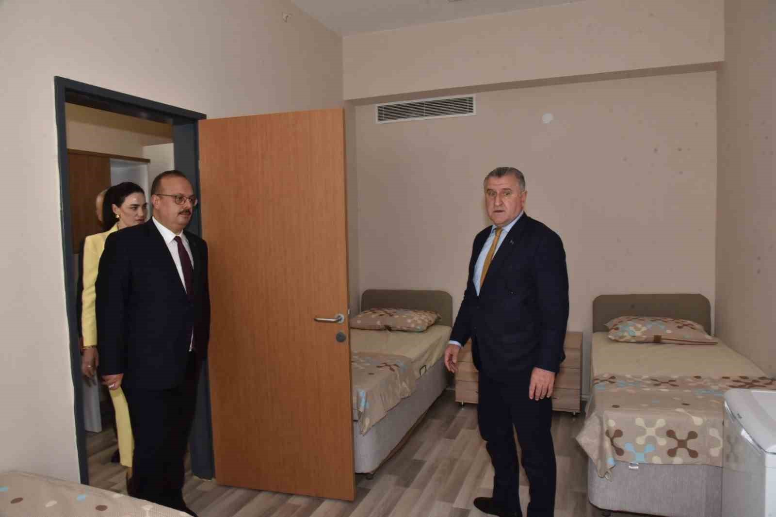 Bakan Bak: 