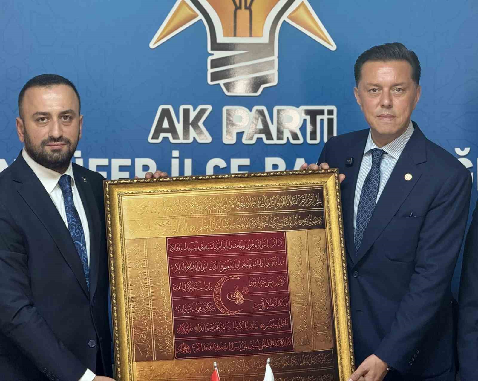 Nebi Hatipoğlu, partisinin Bursa il ve ilçe teşkilatlarını ziyaret etti 