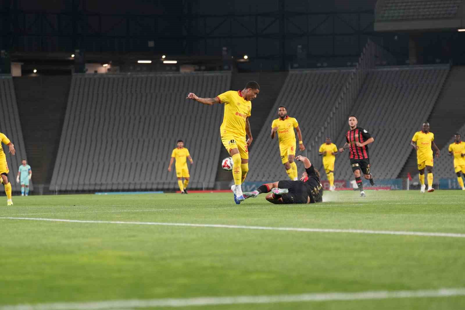 Trendyol Süper Lig: Fatih Karagümrük: 0 - Göztepe: 1 (İlk yarı) 
