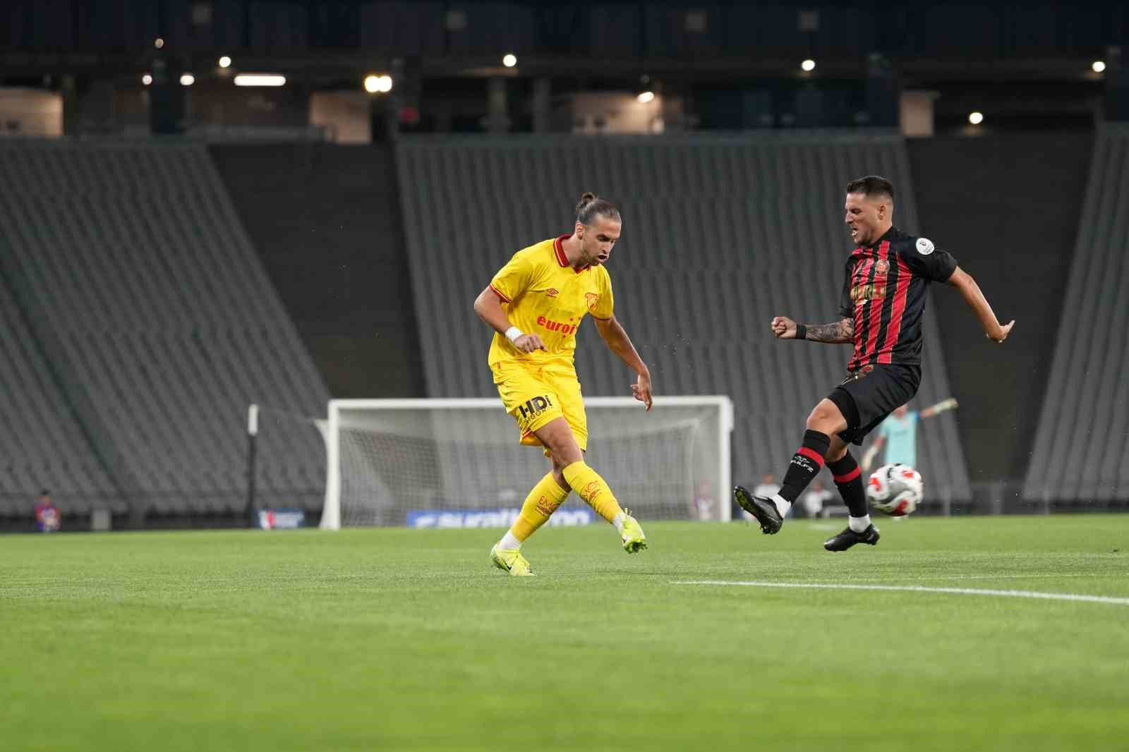 Trendyol Süper Lig: Fatih Karagümrük: 0 - Göztepe: 1 (İlk yarı) 