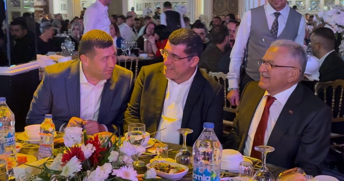 Anjiyo olan Büyükkılıç, düğüne katıldı 