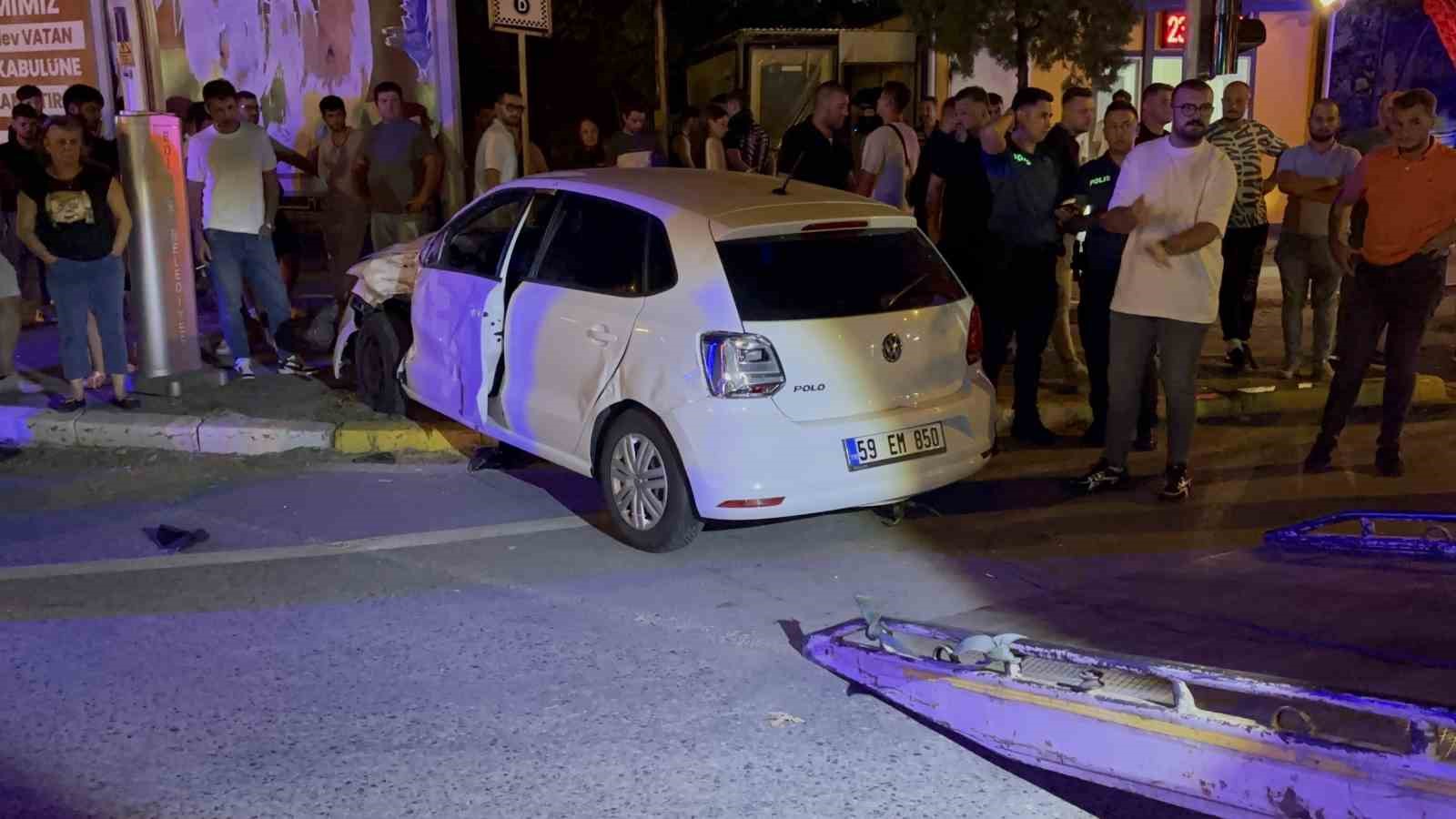 Edirne’de otomobil ile kamyonet çarpıştı: 3 yaralı 