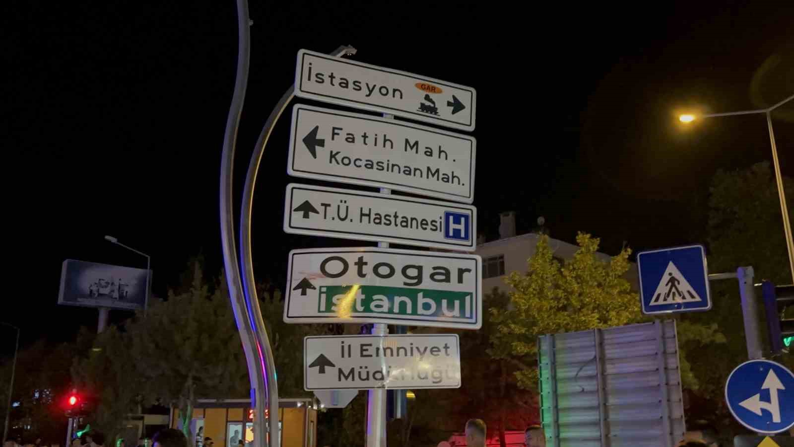 Edirne’de otomobil ile kamyonet çarpıştı: 3 yaralı 