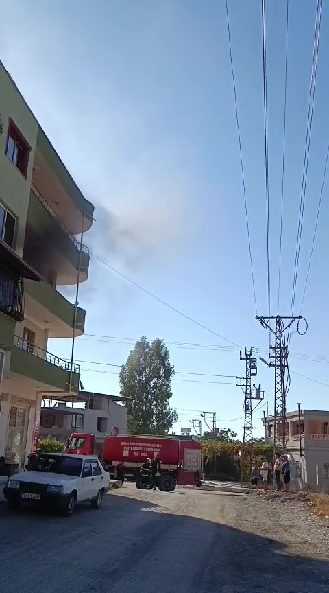 Hatay’da 4 katlı binada yangın 