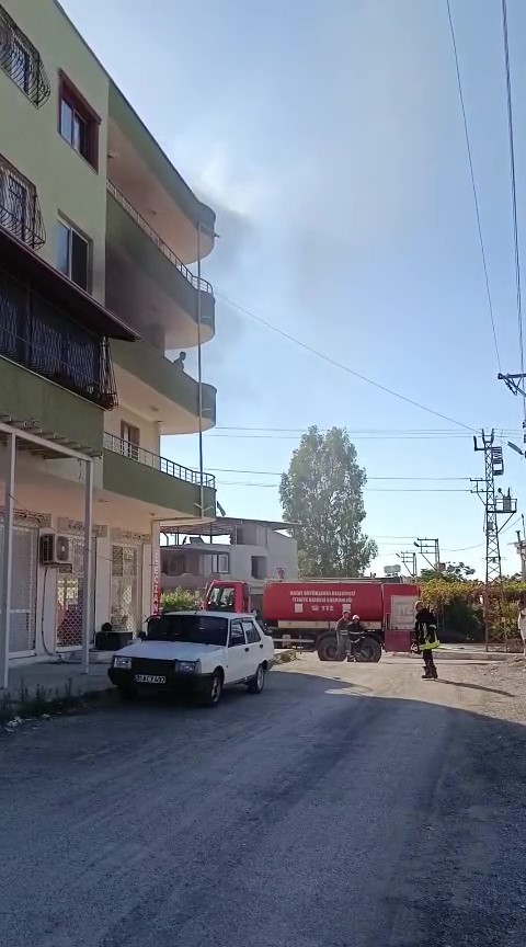 Hatay’da 4 katlı binada yangın 