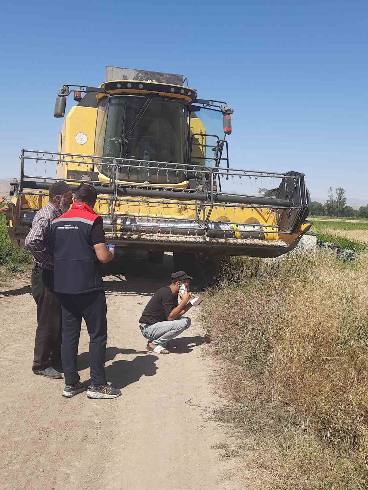 Demirözü’nde biçerdöver kontrolleri sürüyor 