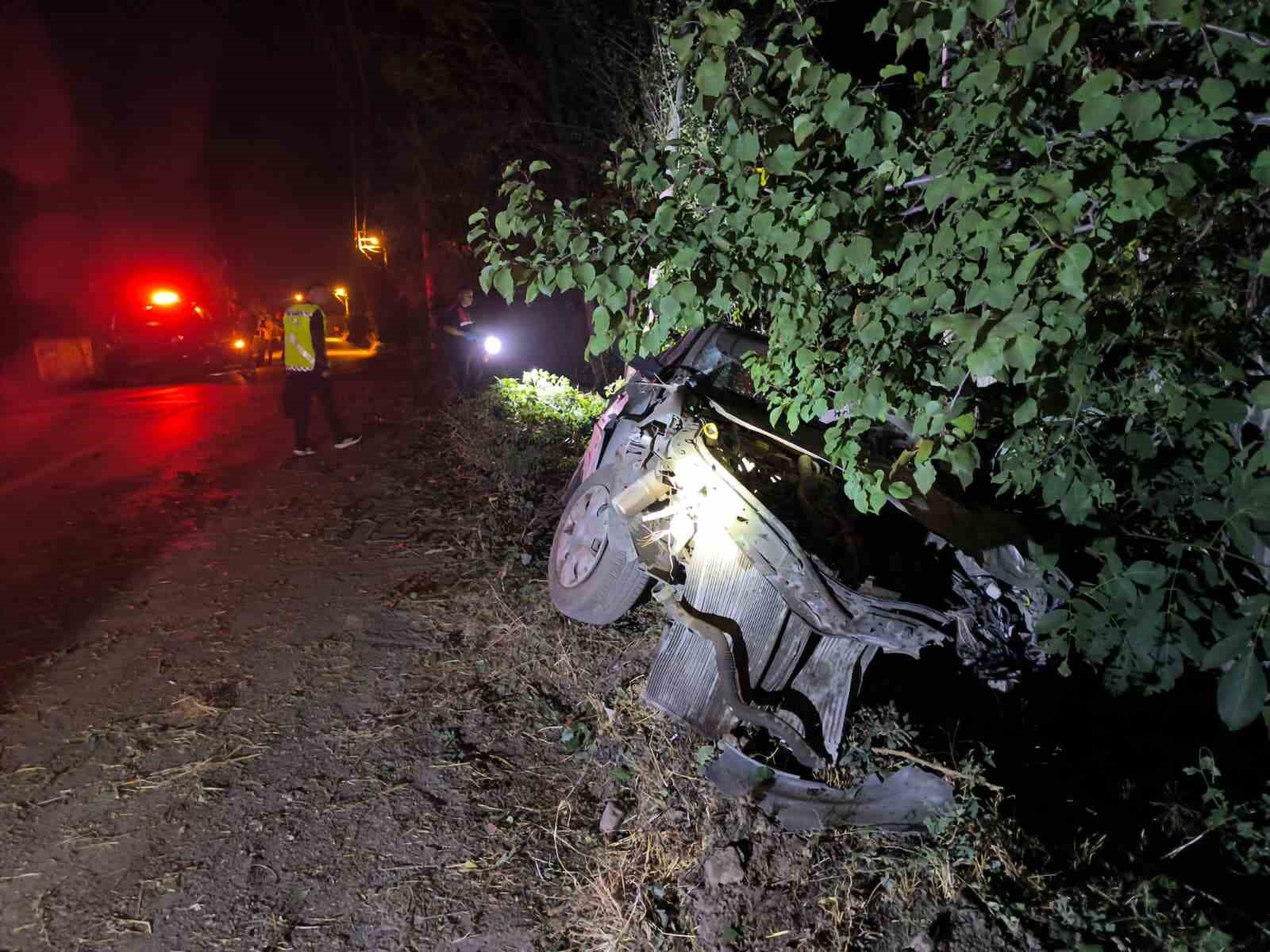 Şuhut’ta trafik kazası, 1’i ağır 4 yaralı 
