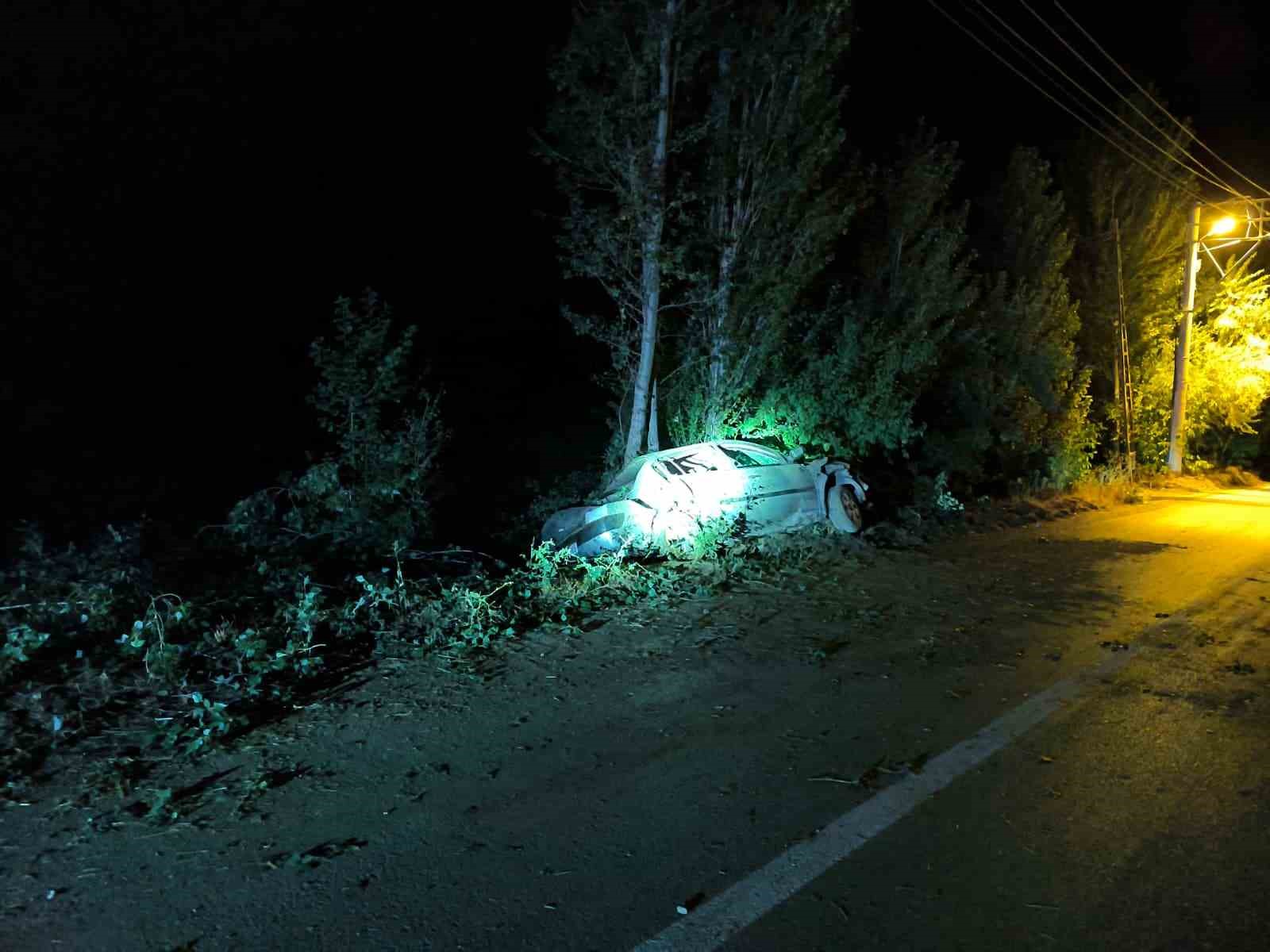 Şuhut’ta trafik kazası, 1’i ağır 4 yaralı 
