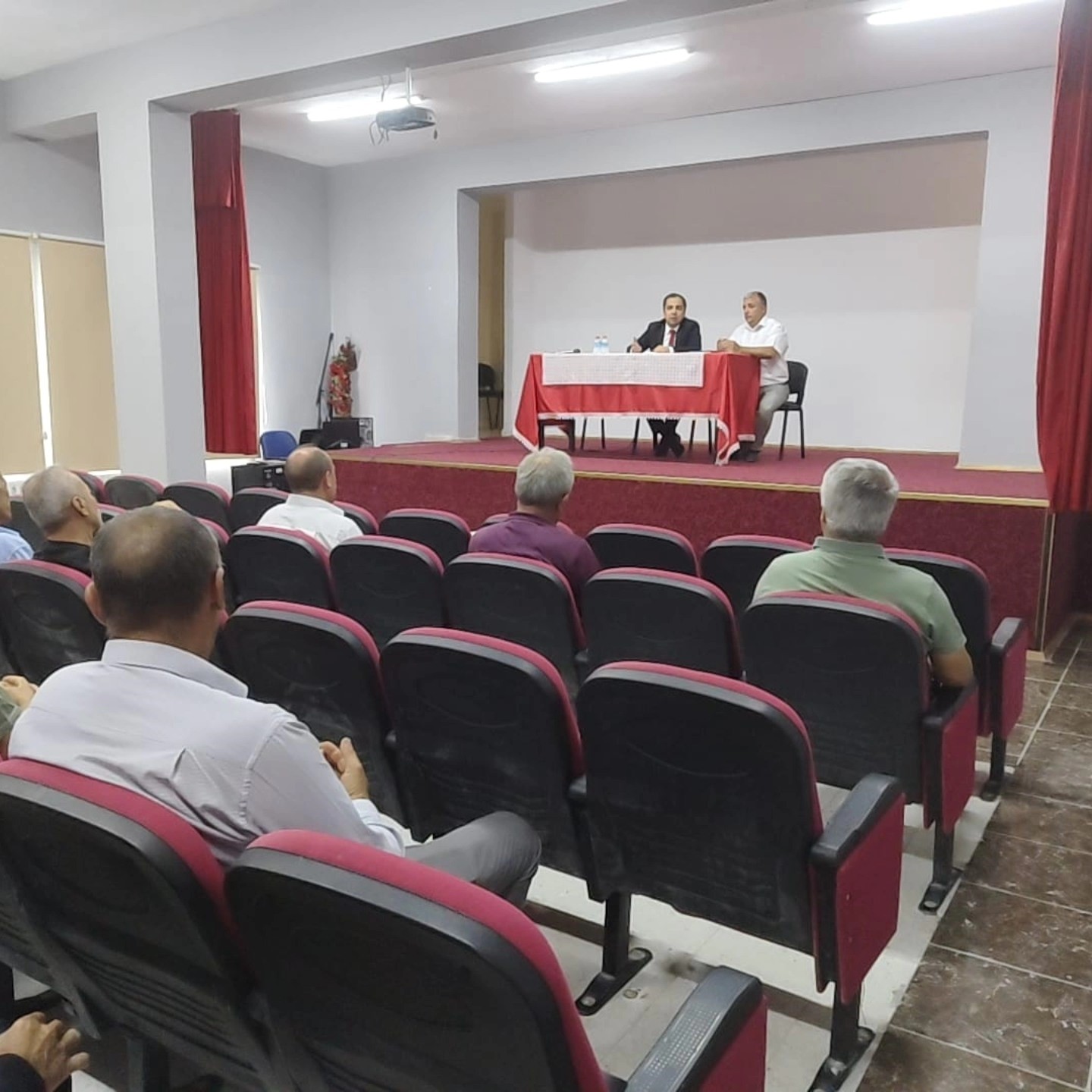 Yenipazar Kaymakamı Uçar, köy muhtarlarıyla bir araya geldi 