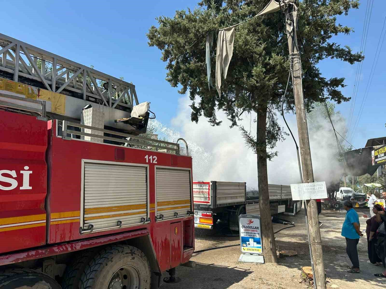 Osmaniye’de demir yüklü tırda çıkan yangın söndürüldü 