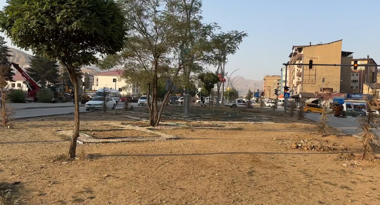 Yüksekova’da toz vatandaşı çileden çıkarttı 
