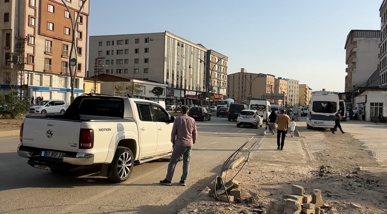 Yüksekova’da toz vatandaşı çileden çıkarttı 