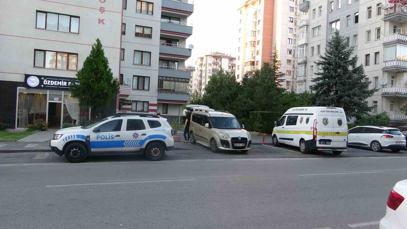 Marketten döndüğünde eşini ölü buldu 