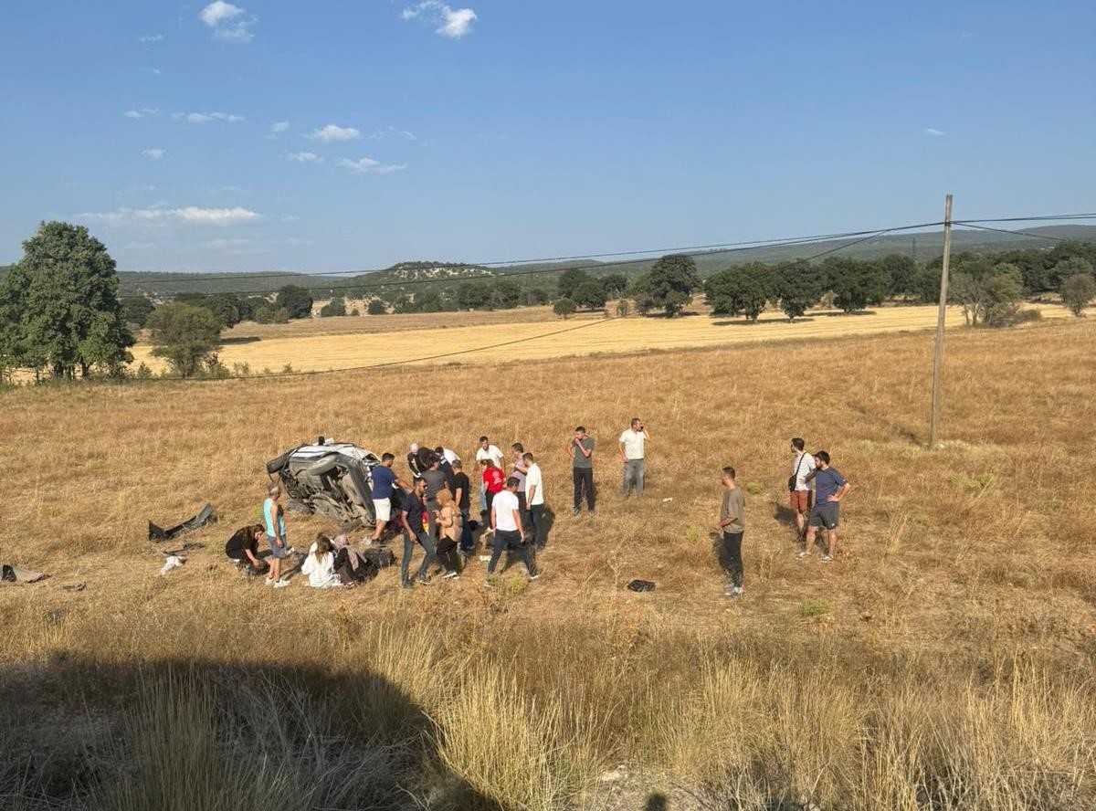 Kütahya’da otomobil tarlaya uçtu: 5 yaralı