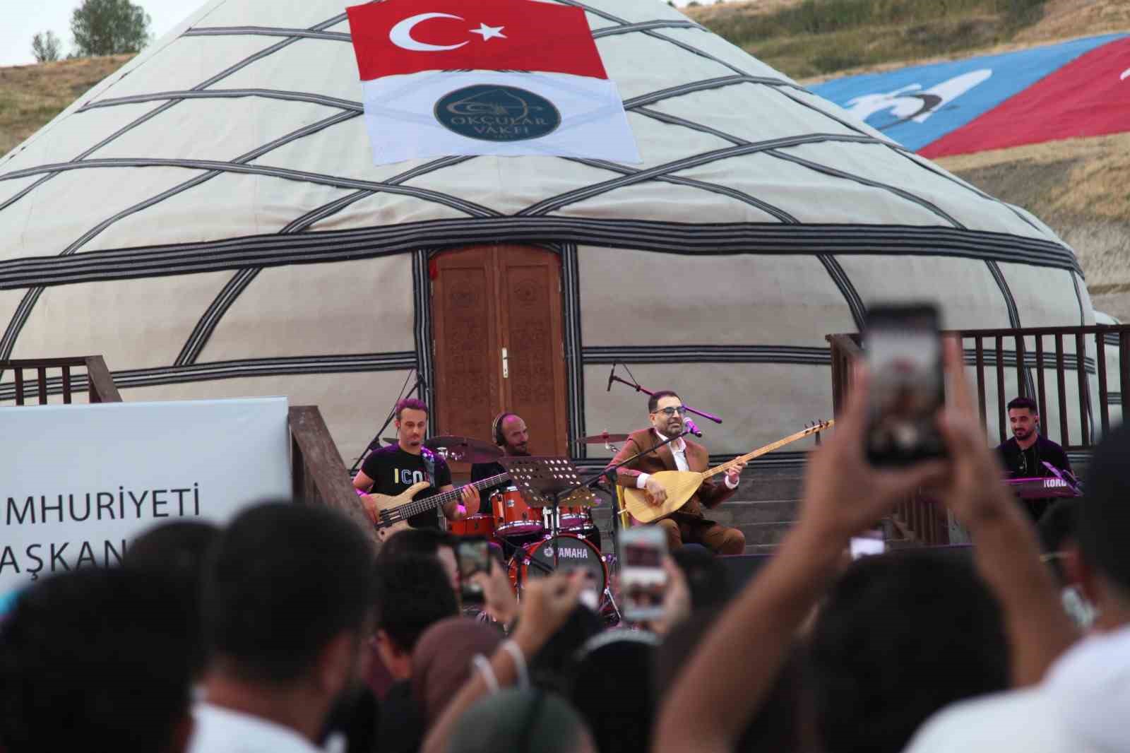 İsmail Altunsaray Ahlat’ta sahne aldı 
