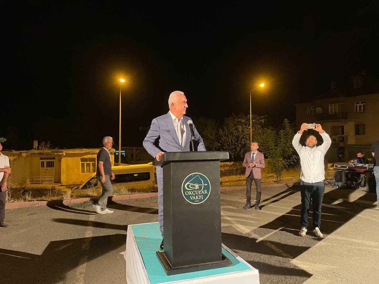 Malazgirt’te zaferin 954. yıldönümünde meşaleler ve Türk bayraklarıyla fener alayı düzenlendi 