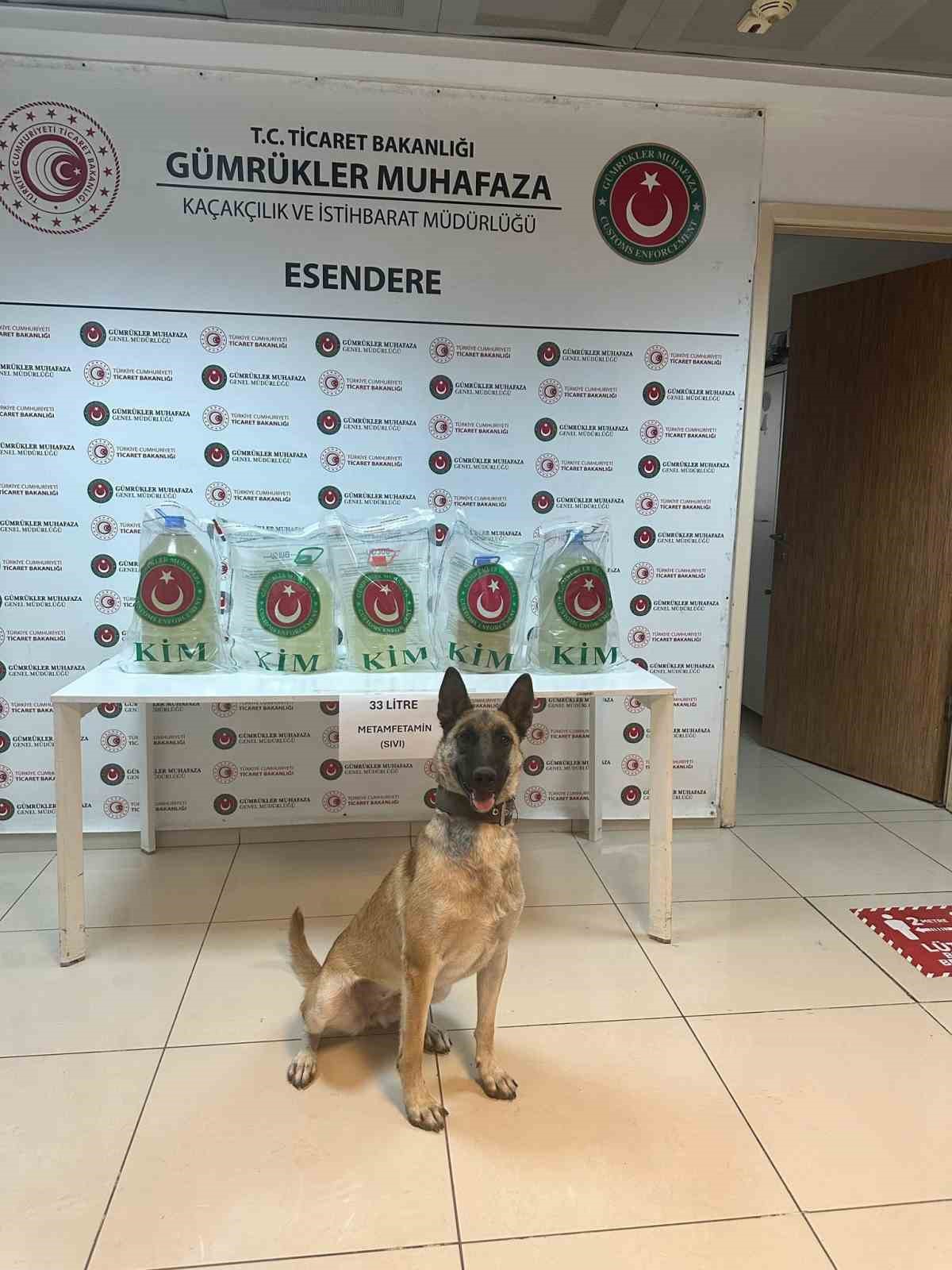 Hakkari’de tırın yakıt deposuna 33 litre sıvı metamfetamin ele geçirildi 