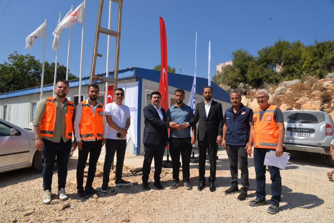 Yayladağı’nda 467 konutun anahtar teslimi başladı 