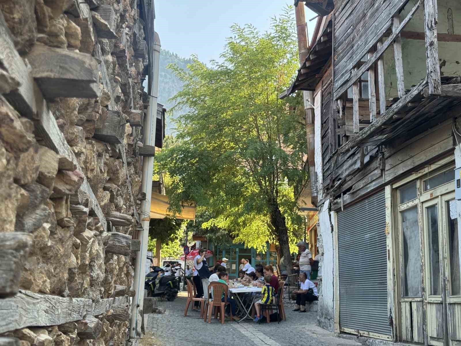 Hayallerini ata toprağında açtığı seramik atölyesiyle gerçekleştirdi 