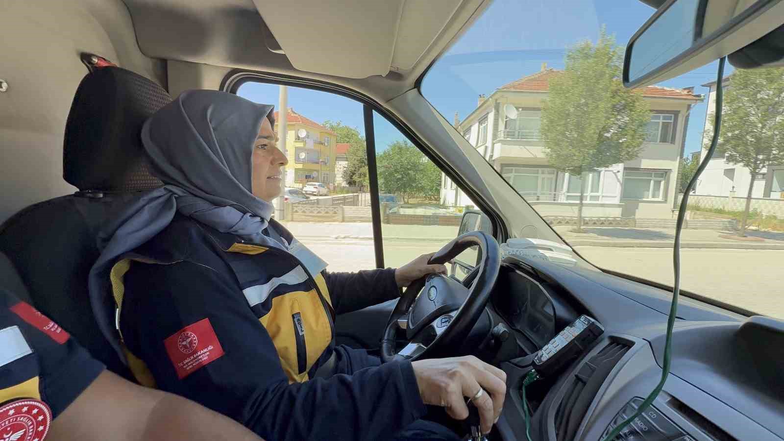 Eğitimin birincisi oldu, direksiyon başında hayat kurtarıyor 