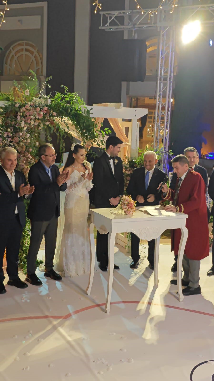 Manisa’da siyaset dünyası bu düğünde buluştu 