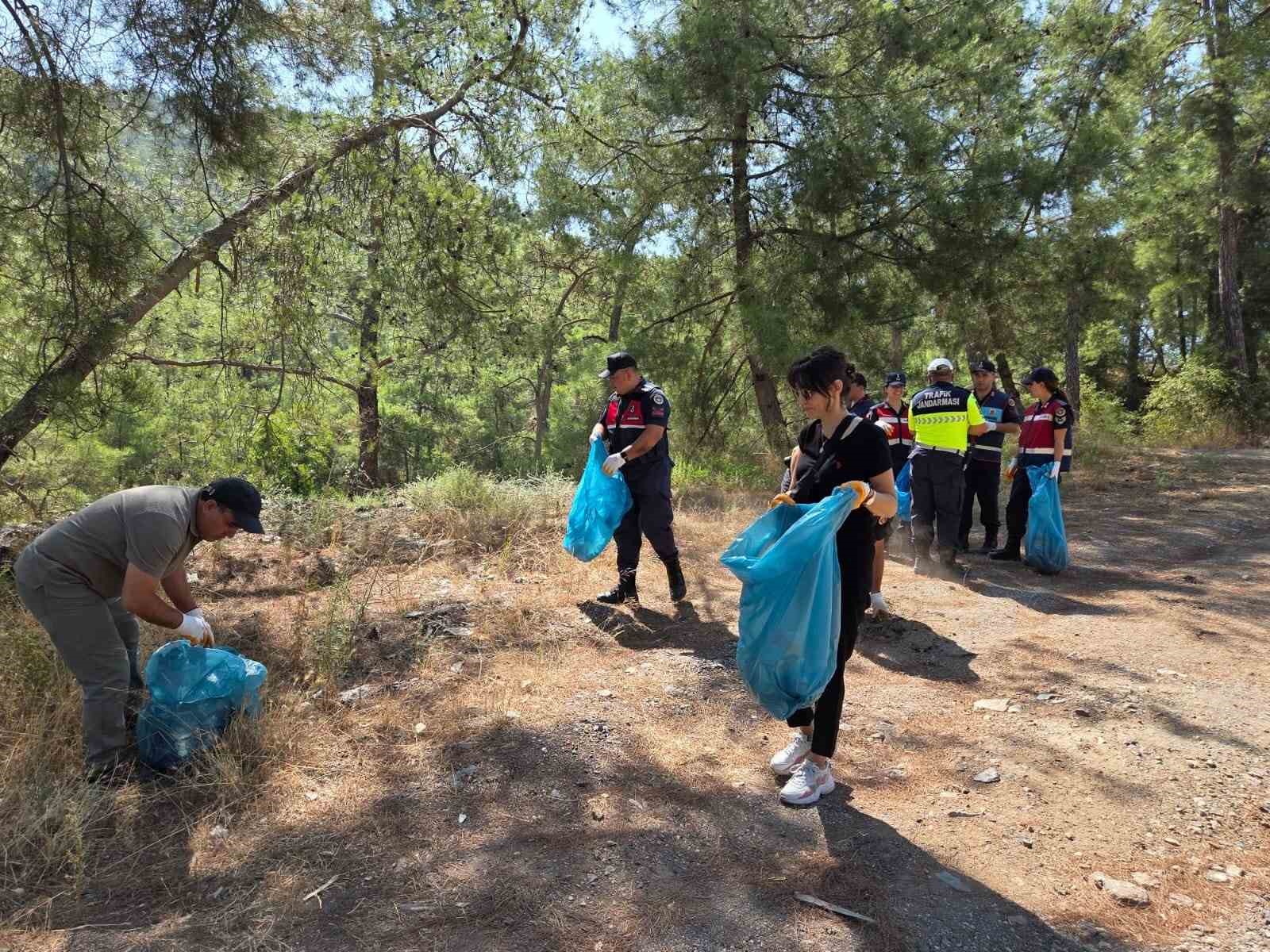 Marmaris’te ‘Temiz bir doğa harekâtı ‘ 