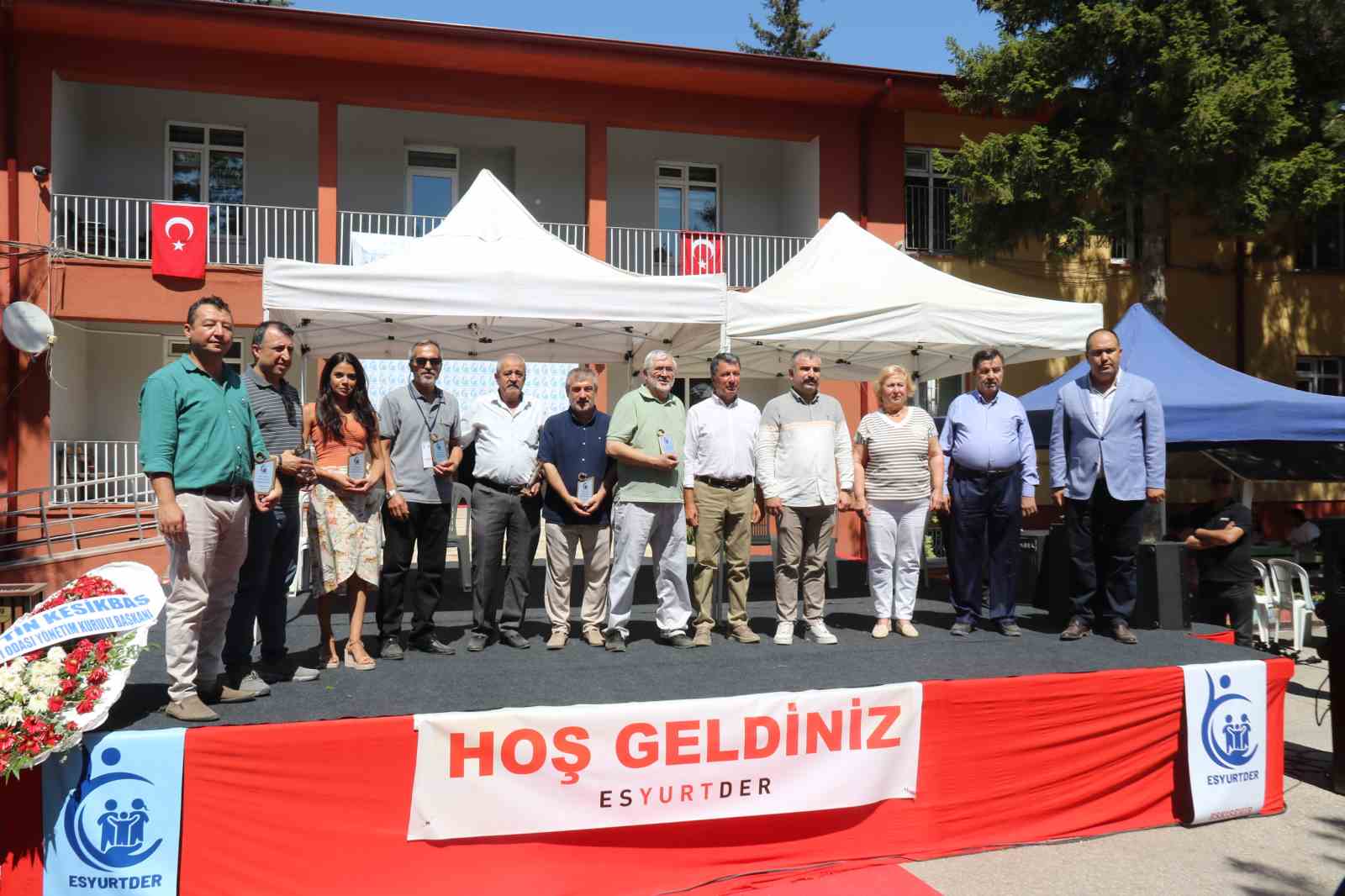 3 yaşındayken verildiği yurda tekrar gelen NATO mühendisi duygulandı 