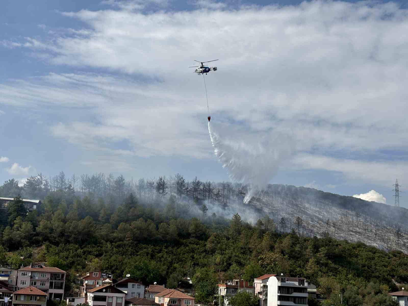Kocaeli’de ağaçlık alana sıçrayan yangın kontrol altına alındı 