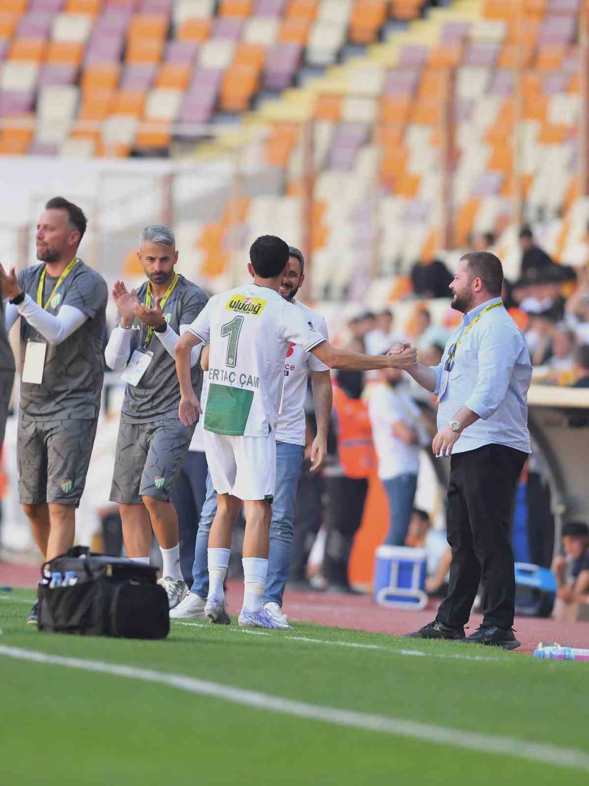 Bursaspor sezona tarihi galibiyetle başladı: 8-0 