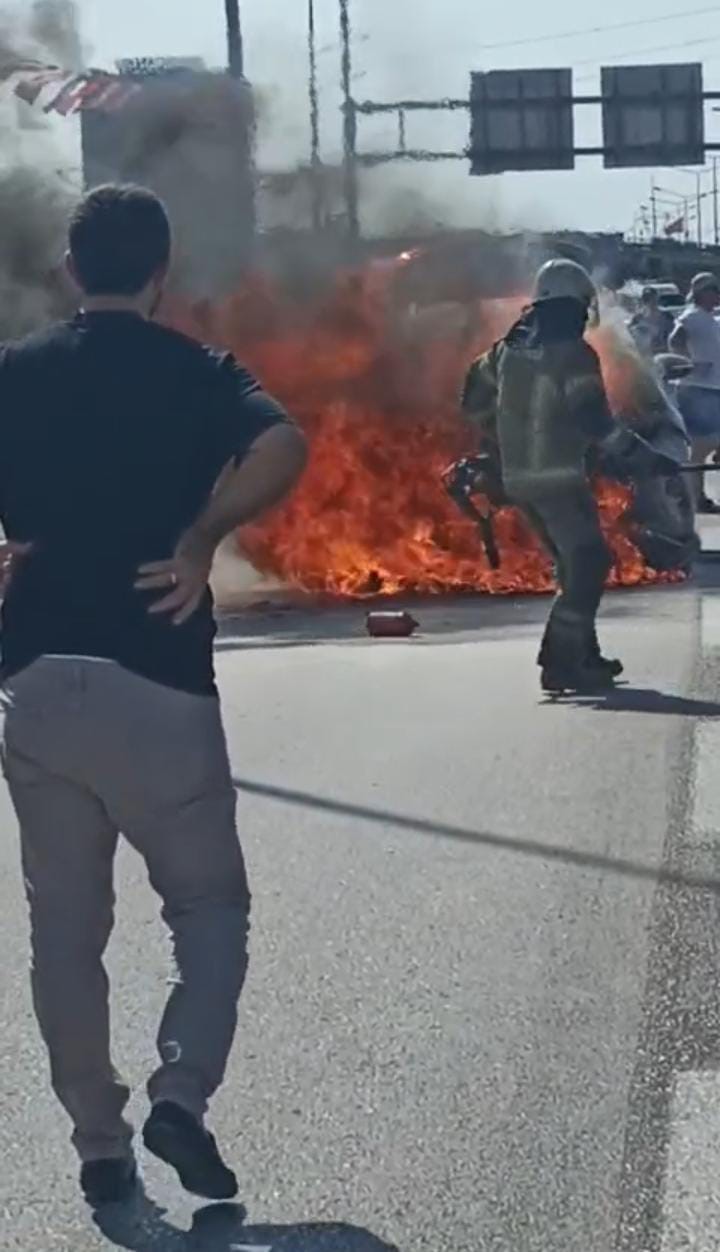 Seyir halindeki araç alev alev yandı 