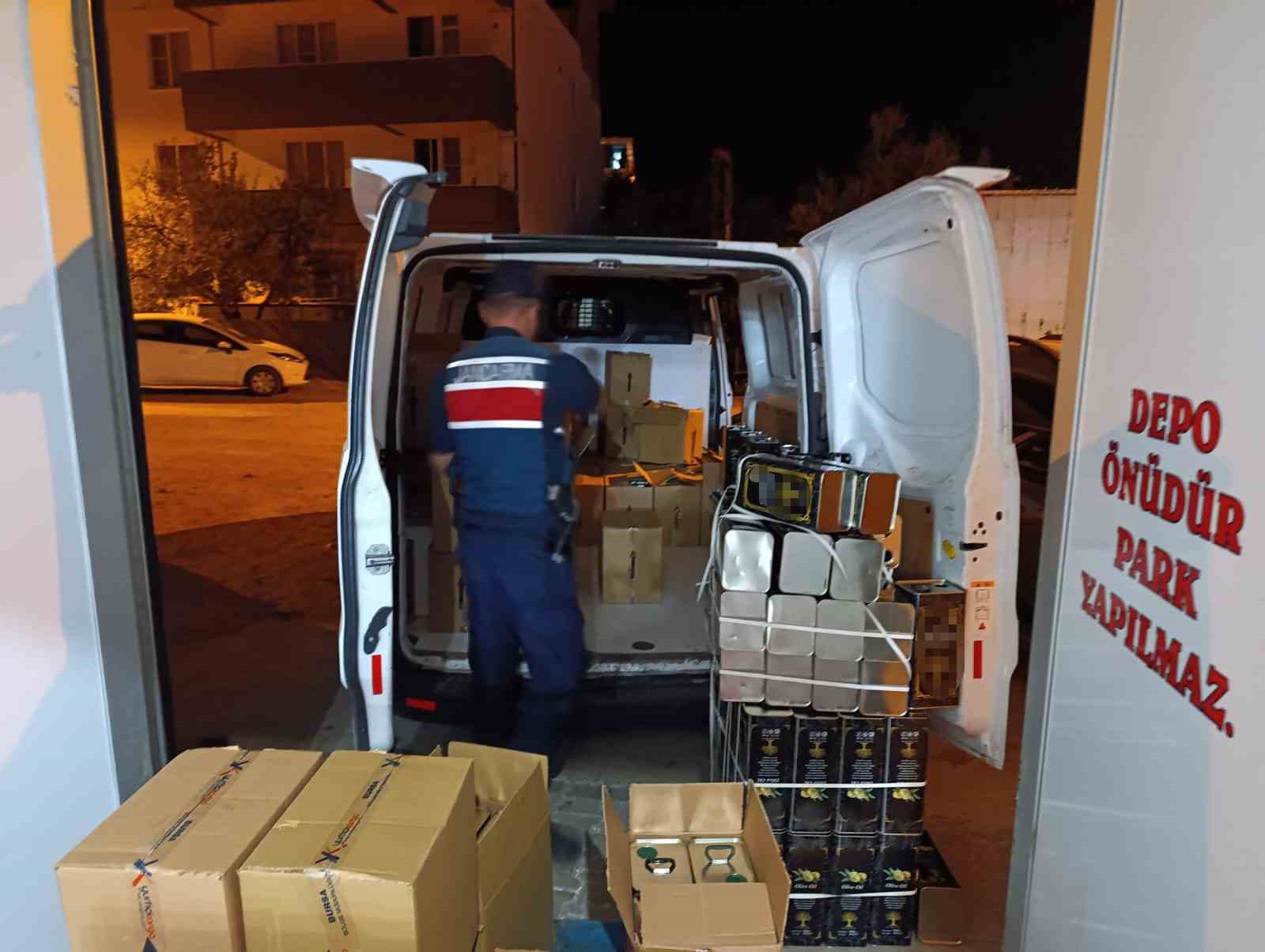 Edremit’te taklit ve tağşiş 15 bin 365 litre zeytinyağı ele geçirildi 